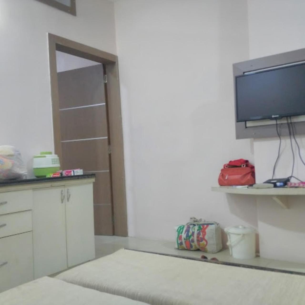 Divya Jyot Residency Bhuj Hotel Екстериор снимка